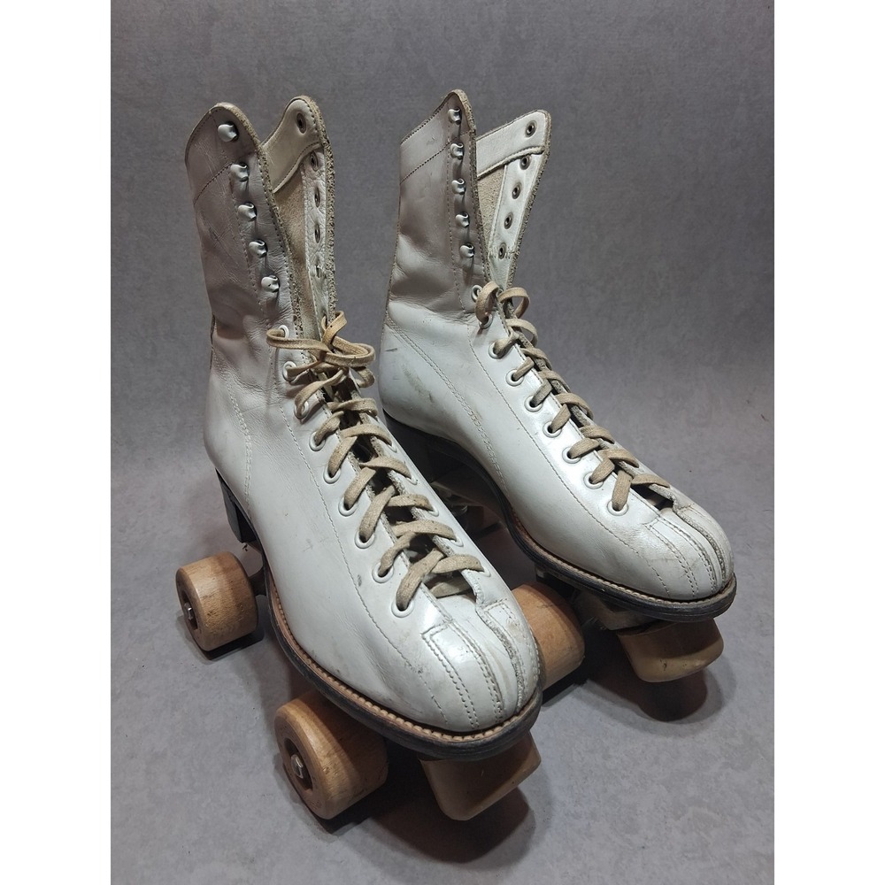 Vintage White Betty Lytle/Hyde Chicago Roller Skates  With Case Women's 5 1/2